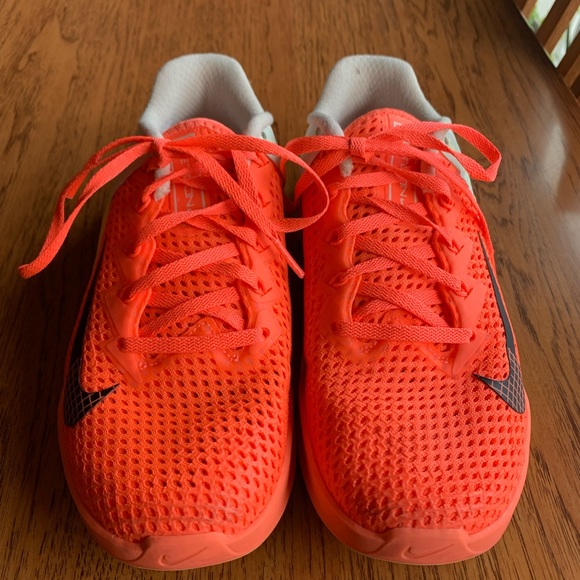 Nike running cross fit shoes. Bright mango color. Great condition. Size 7. - Picture 8 of 8